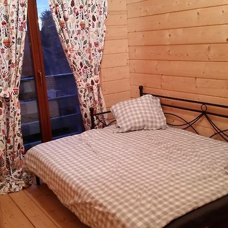 Au Chalet Bed & Breakfast Maubray Bagian luar foto