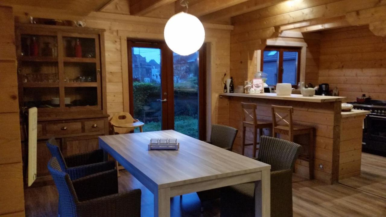 Au Chalet Bed & Breakfast Maubray Bagian luar foto