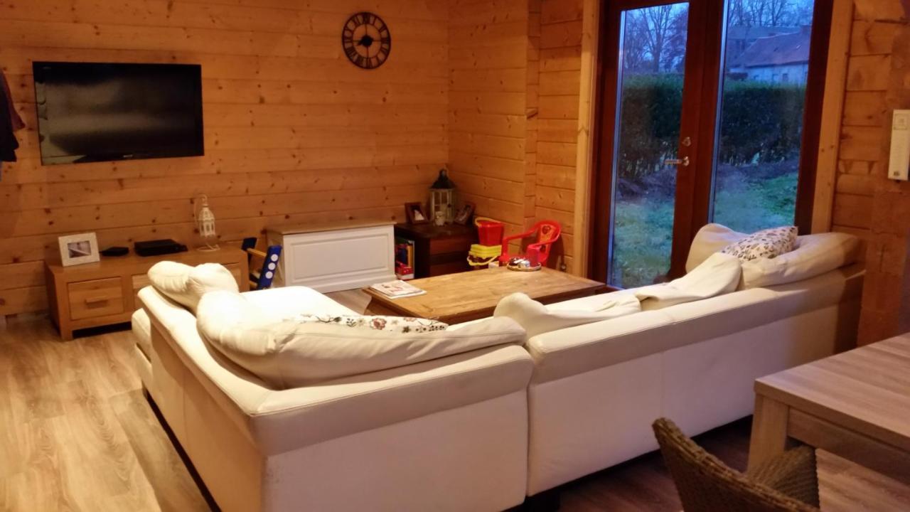 Au Chalet Bed & Breakfast Maubray Bagian luar foto