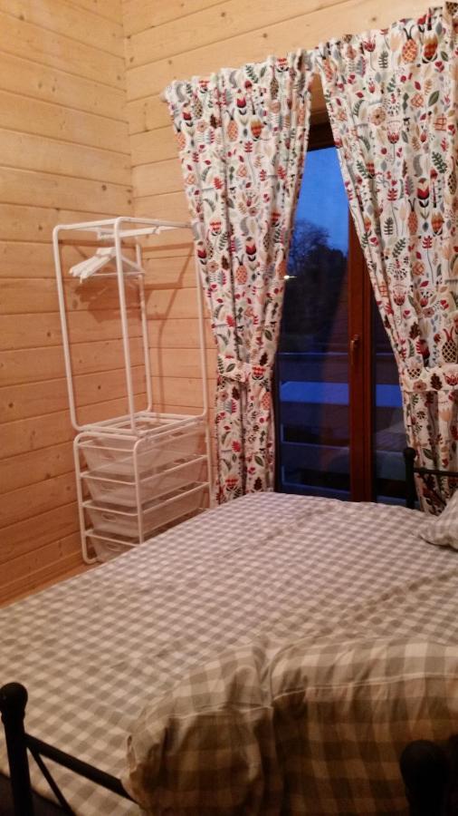 Au Chalet Bed & Breakfast Maubray Bagian luar foto