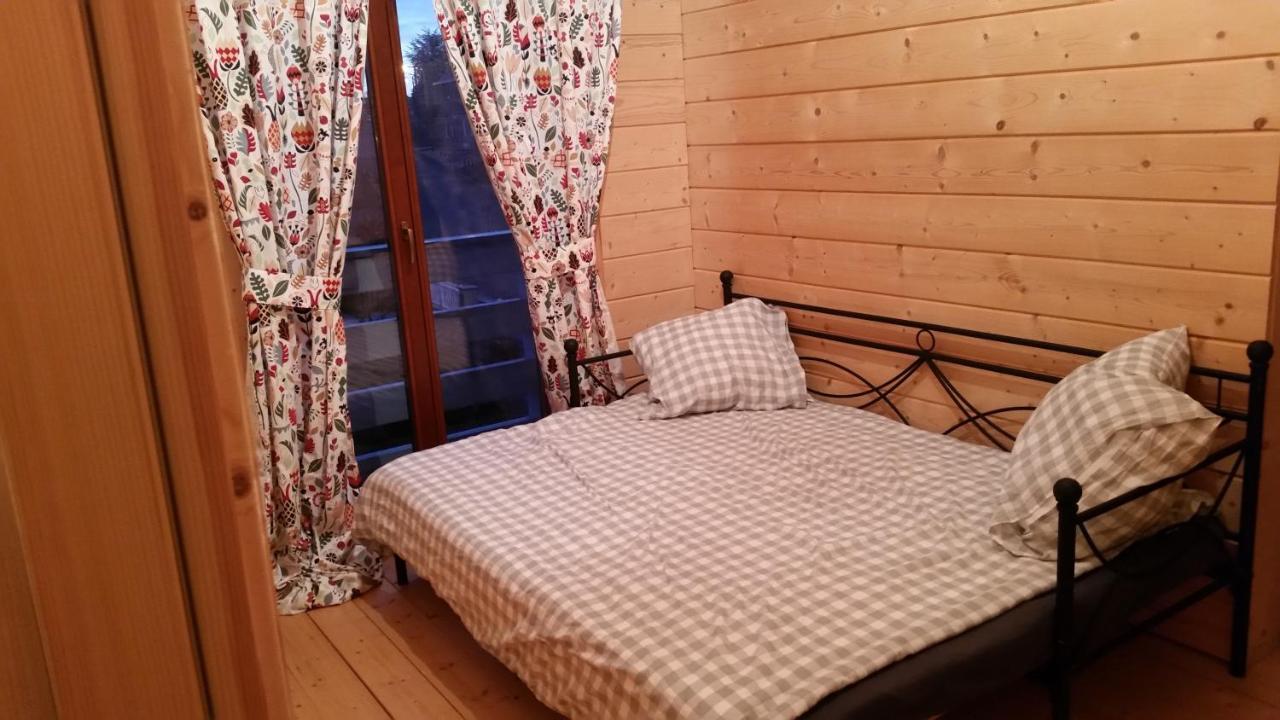 Au Chalet Bed & Breakfast Maubray Bagian luar foto