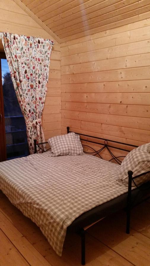 Au Chalet Bed & Breakfast Maubray Bagian luar foto