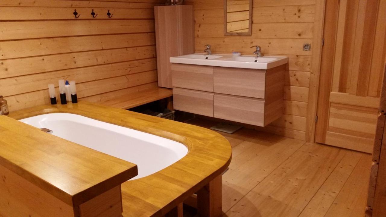 Au Chalet Bed & Breakfast Maubray Bagian luar foto